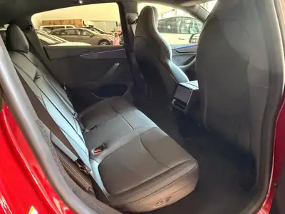 Tesla Model Y Performance — SUV électrique haute performance, quasi neuf — Miniature 24