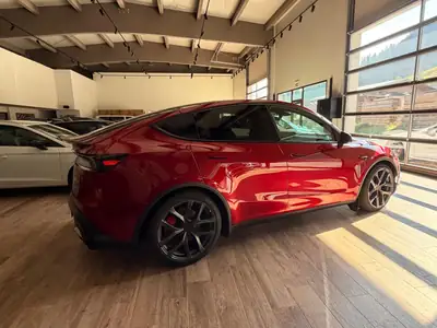 Tesla Model Y Performance — SUV électrique haute performance, quasi neuf — Miniature 23