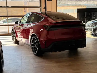 Tesla Model Y Performance — SUV électrique haute performance, quasi neuf — Miniature 27