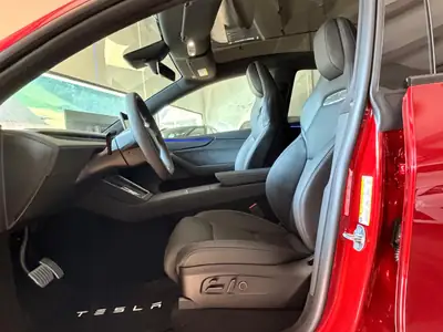 Tesla Model Y Performance — SUV électrique haute performance, quasi neuf — Miniature 25