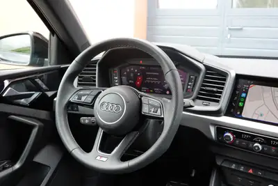 Audi A1 Sportback 30 TFSI S Line — Citadine dynamique, peu kilométrée, équipée — Miniature 12