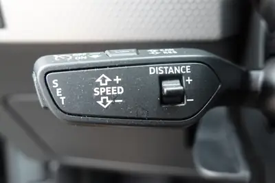 Audi A1 Sportback 30 TFSI S Line — Citadine dynamique, peu kilométrée, équipée — Miniature 13