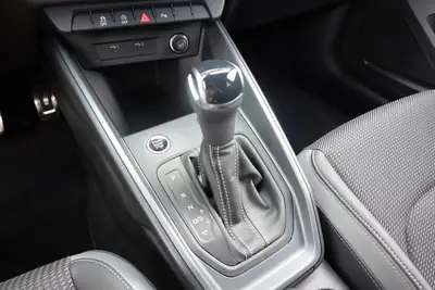 Audi A1 Sportback 30 TFSI S Line — Citadine dynamique, peu kilométrée, équipée — Miniature 19