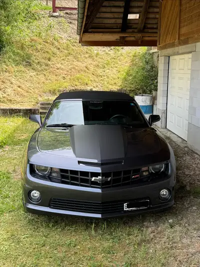 Chevrolet Camaro V8 6.2 SS 2011 — Cabriolet muscle américain, 402 ch — vista posteriore