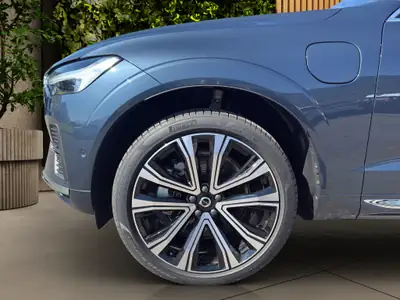 Volvo XC60 2.0 T6 TE Ultimate Bright eAWD — Hybride rechargeable premium, 2800 km seulement — Miniature 9