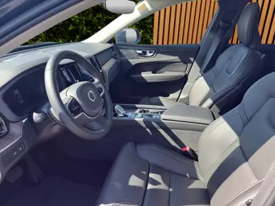 Volvo XC60 2.0 T6 TE Ultimate Bright eAWD — Hybride rechargeable premium, 2800 km seulement — Miniature 10