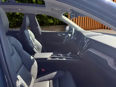 Volvo XC60 2.0 T6 TE Ultimate Bright eAWD — Hybride rechargeable premium, 2800 km seulement — Miniature 15