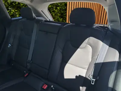 Volvo XC60 2.0 T6 TE Ultimate Bright eAWD — Hybride rechargeable premium, 2800 km seulement — Miniature 16