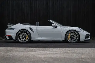 Porsche 911 Turbo S Cabriolet — 650 ch, toit ouvert, barely driven — Miniatur 7