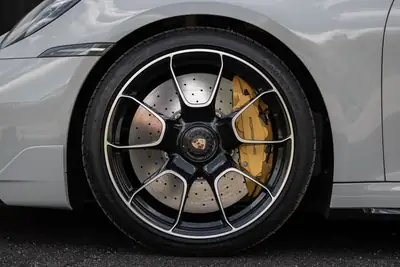 Porsche 911 Turbo S Cabriolet — 650 ch, toit ouvert, barely driven — Miniatur 11