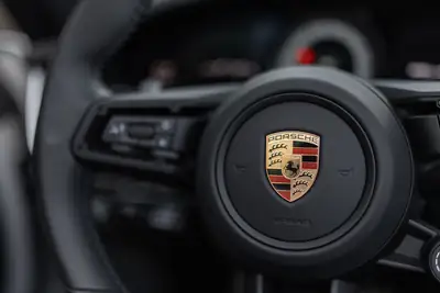 Porsche 911 Turbo S Cabriolet — 650 ch, toit ouvert, barely driven — Miniatur 18