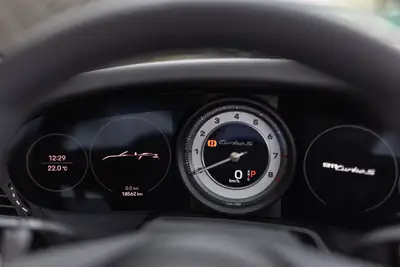 Porsche 911 Turbo S Cabriolet — 650 ch, toit ouvert, barely driven — Miniatur 17