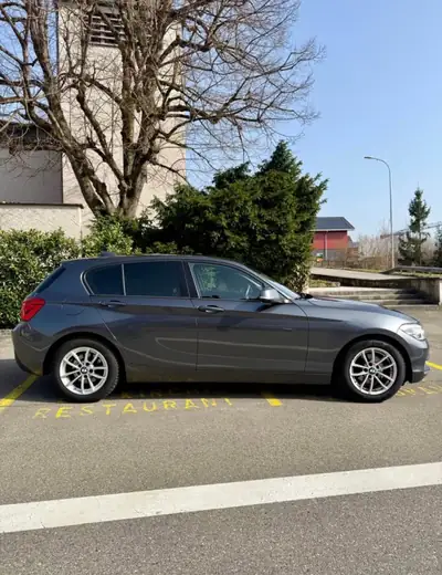 BMW 118i Steptronic — Berline compacte sportive, entretien BMW inclus — tableau de bord