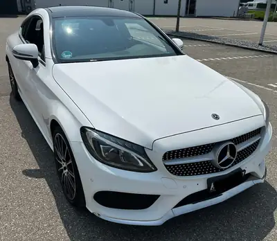 Mercedes-Benz C 250 Coupé AMG Line — Élégance sportive, sans sinistre, révision à jour — side view