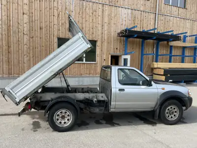 Nissan NP300 Pickup 2.5 Di 4x4 — Robustesse diesel et traction intégrale — vista esterna