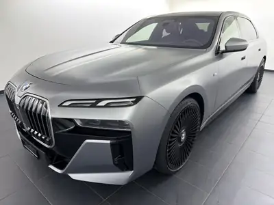 BMW 740d xDrive 48V M Sport — Berline de luxe hybride diesel, première main — vue extérieure