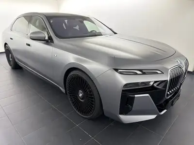 BMW 740d xDrive 48V M Sport — Berline de luxe hybride diesel, première main — intérieur