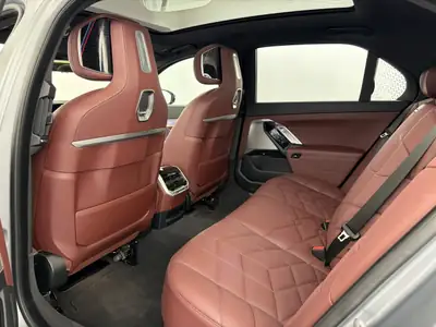 BMW 740d xDrive 48V M Sport — Berline de luxe hybride diesel, première main — détail