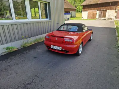 MG F 1.8i-16V — Roadster British culte, 48000 km seulement, rouge éclatant — vista posteriore
