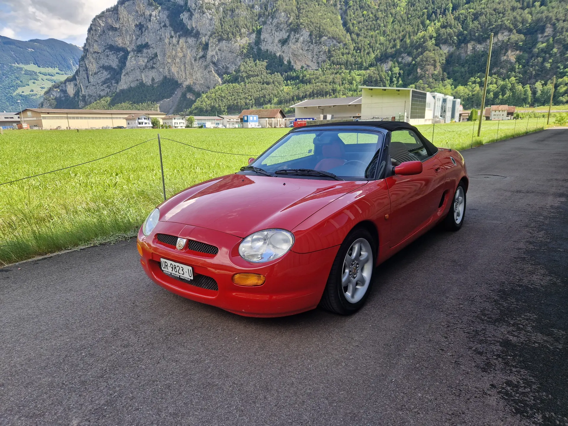 MG F 1.8i-16V — Roadster British culte, 48000 km seulement, rouge éclatant