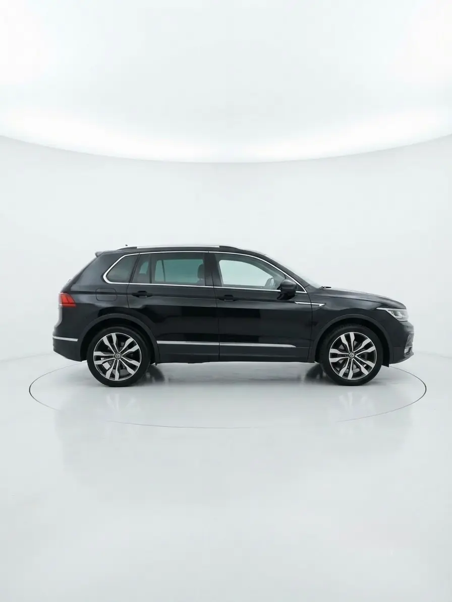 VW Tiguan 2.0 TDI SCR Elegance — SUV diesel robuste, 48000 km seulement — vista esterna