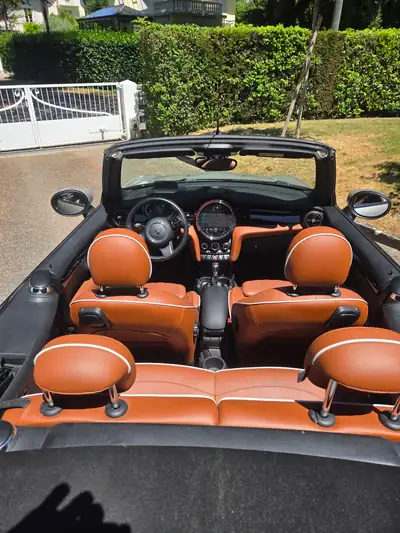 MINI Cabrio 1.5i One — Cabriolet ludique et économique, 97'600 km — interni