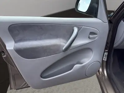 Citroën Xsara Picasso 1.6i — Monospace pratique et économique, entretien à jour — Miniature 12