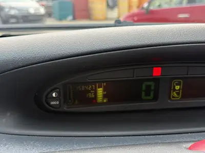 Citroën Xsara Picasso 1.6i — Monospace pratique et économique, entretien à jour — Miniature 11