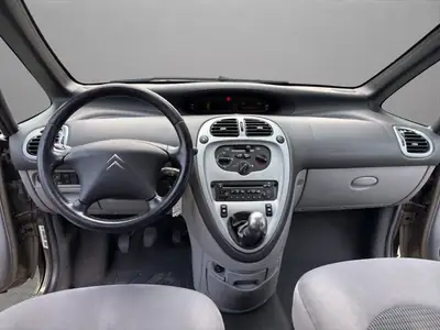 Citroën Xsara Picasso 1.6i — Monospace pratique et économique, entretien à jour — Miniature 14