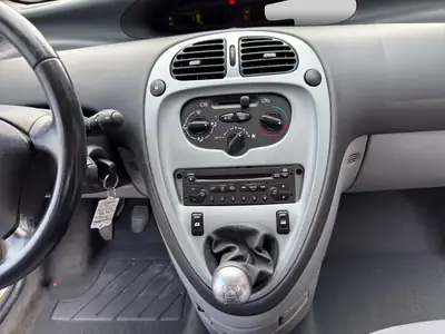 Citroën Xsara Picasso 1.6i — Monospace pratique et économique, entretien à jour — Miniature 15