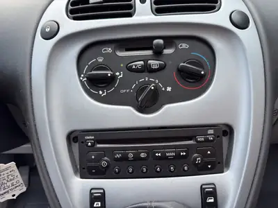 Citroën Xsara Picasso 1.6i — Monospace pratique et économique, entretien à jour — Miniature 16