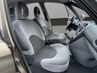 Citroën Xsara Picasso 1.6i — Monospace pratique et économique, entretien à jour — Miniature 17