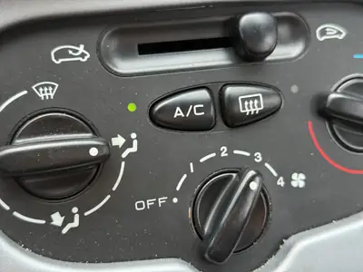 Citroën Xsara Picasso 1.6i — Monospace pratique et économique, entretien à jour — Miniature 22