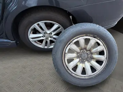 Subaru Legacy 2.0i Advantage AWD — Break fiable, traction intégrale, sans accident — Miniature 20