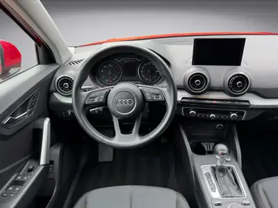 Audi Q2 35 TDI Attraction — SUV compact diesel performant, 30 300 km seulement — Miniature 8