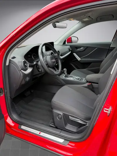Audi Q2 35 TDI Attraction — SUV compact diesel performant, 30 300 km seulement — Miniature 10