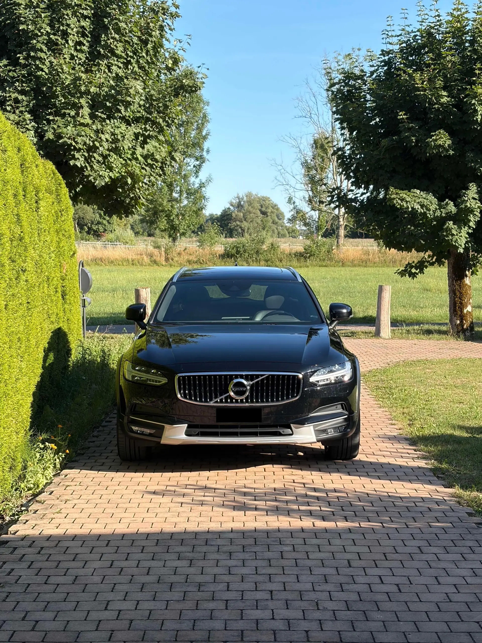 Volvo V90 Cross Country D4 AWD — Break élégant, tous chemins et garantie étendue