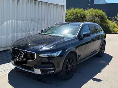 Volvo V90 Cross Country D4 AWD — Break élégant, tous chemins et garantie étendue — Detail