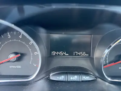 Peugeot 208 1.2 VTi Access — Citadine fiable, entretien à jour, sans sinistre — Miniatura 11