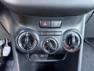 Peugeot 208 1.2 VTi Access — Citadine fiable, entretien à jour, sans sinistre — Miniatura 13