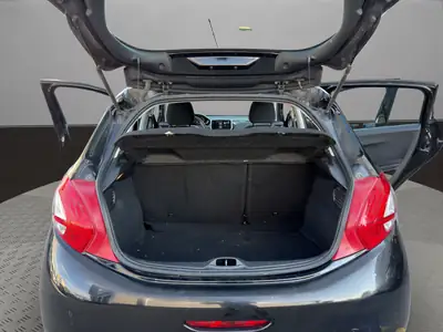 Peugeot 208 1.2 VTi Access — Citadine fiable, entretien à jour, sans sinistre — Miniatura 18