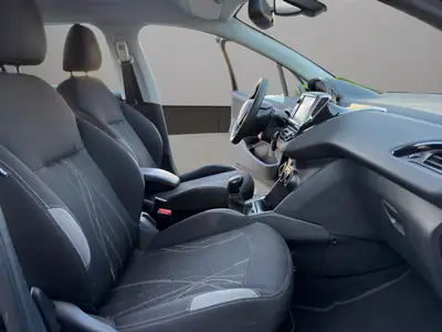 Peugeot 208 1.2 VTi Access — Citadine fiable, entretien à jour, sans sinistre — Miniatura 16