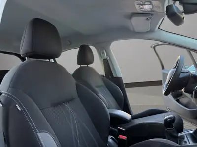 Peugeot 208 1.2 VTi Access — Citadine fiable, entretien à jour, sans sinistre — Miniatura 19