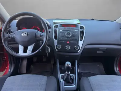 Kia Cee'd 1.4 16V — Berline fiable sans tracas, entretien à jour — Miniature 14