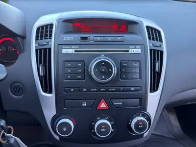 Kia Cee'd 1.4 16V — Berline fiable sans tracas, entretien à jour — Miniature 15