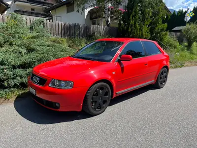 Audi S3 1.8 20V Turbo 210 ch — Sportive compacte quattro, authentique des années 2000 — vista esterna