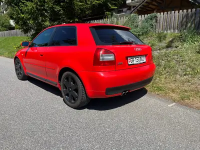 Audi S3 1.8 20V Turbo 210 ch — Sportive compacte quattro, authentique des années 2000 — vista posteriore