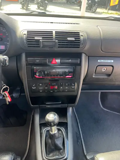 Audi S3 1.8 20V Turbo 210 ch — Sportive compacte quattro, authentique des années 2000 — Miniatura 8