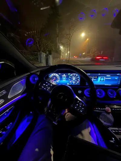Mercedes-AMG GT 63 S 4MATIC+ — Hypersportive 639 ch, très peu kilométrée — Miniature 7