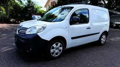 Renault Kangoo Medium TCe 115 — Utilitaire compact fiable, 141'000 km, sans accident — Heckansicht